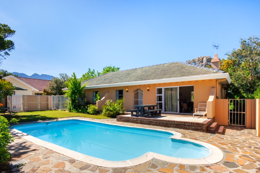 4 Bedroom Property for Sale in Morningside Western Cape